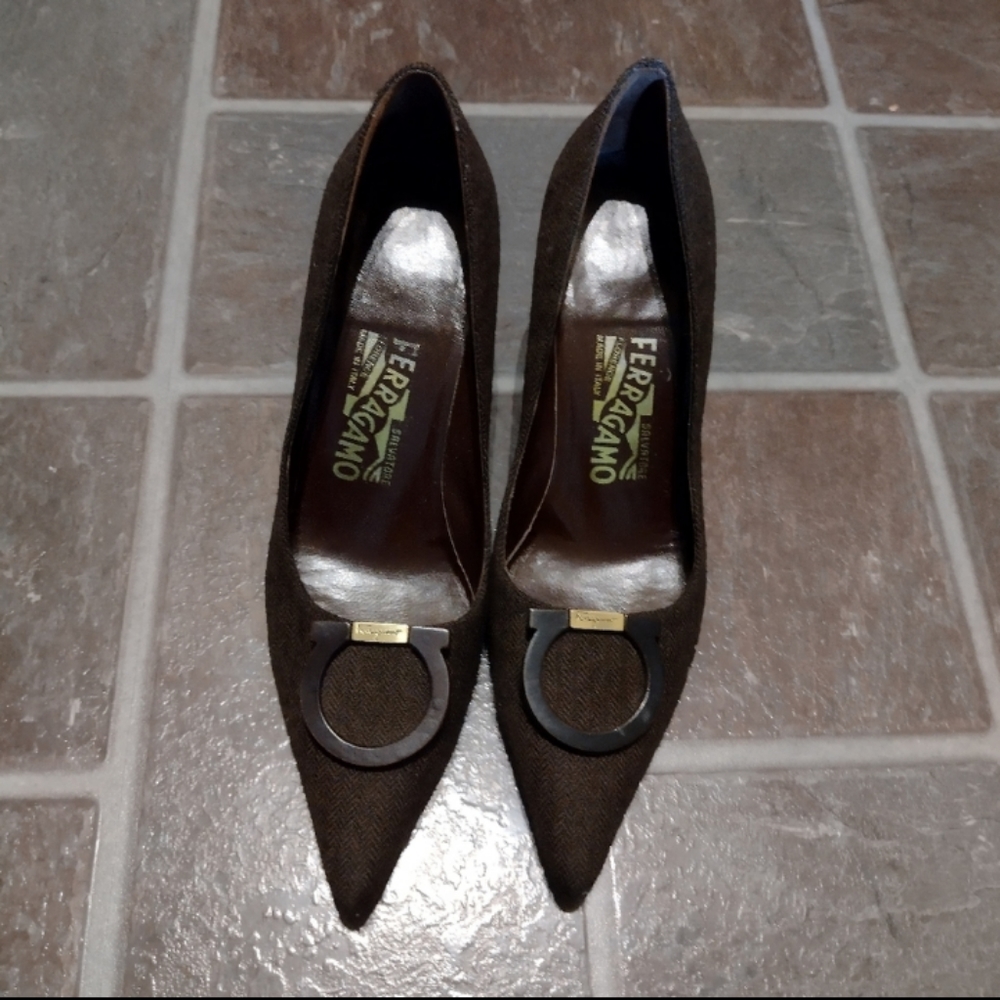 Salvatore Ferragamo brown tweet pointy toe pump size 6.5